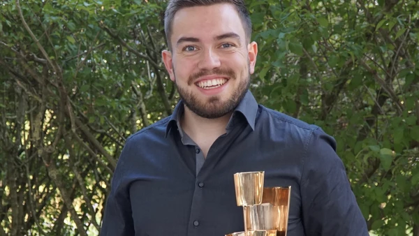 Gewinner Kulturpreis mit Pokal