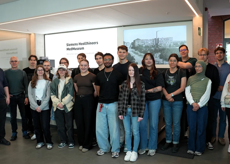THI-Studierende erhielten im Rahmen der Exkursion spannende Einblicke in das enge Zusammenspiel von Ingenieurwissenschaften, Informatik und medizinischen Innovationen (Foto: THI).