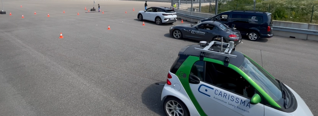 Quelle: THI Abbildung eines Versuchsaufbaus mit autonom fahrenden Fahrzeugen auf der Teststrecke