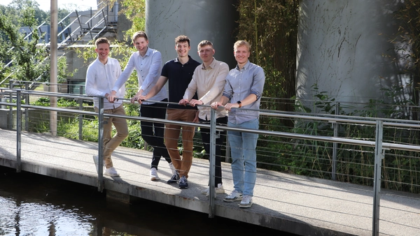 Gruppenbild der fünf Gewinner des Management Cup