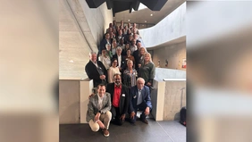 Gruppenfoto in einem Treppenhaus