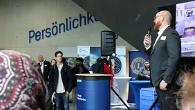 A palpable enthusiasm for aviation: Professor Ludwig König opens the event (Photo: THI).