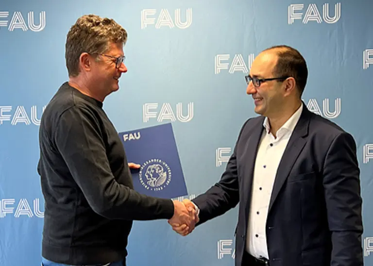 Professor Marc Stamminger (l.) und Dr.-Ing. Anatoli Djanatliev (Foto: FAU Tech).