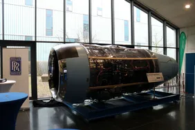 Hands-on research: The Rolls-Royce “Pearl 700” flight test engine is on display up close in the G Building (Photo: THI).